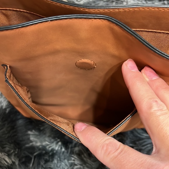 Universal Thread Purse - Picture 7 of 10